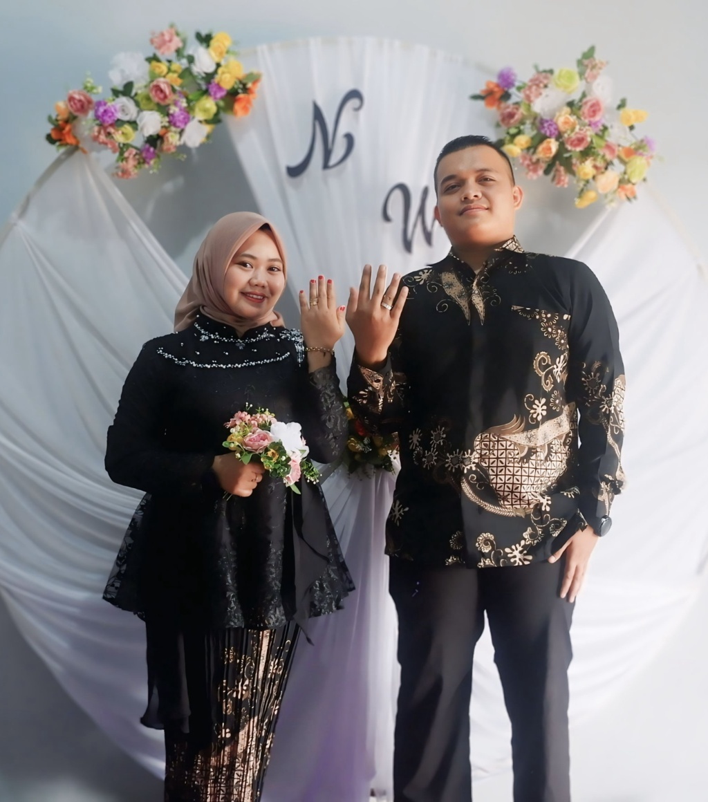 Novi & wahyu acara tunangan